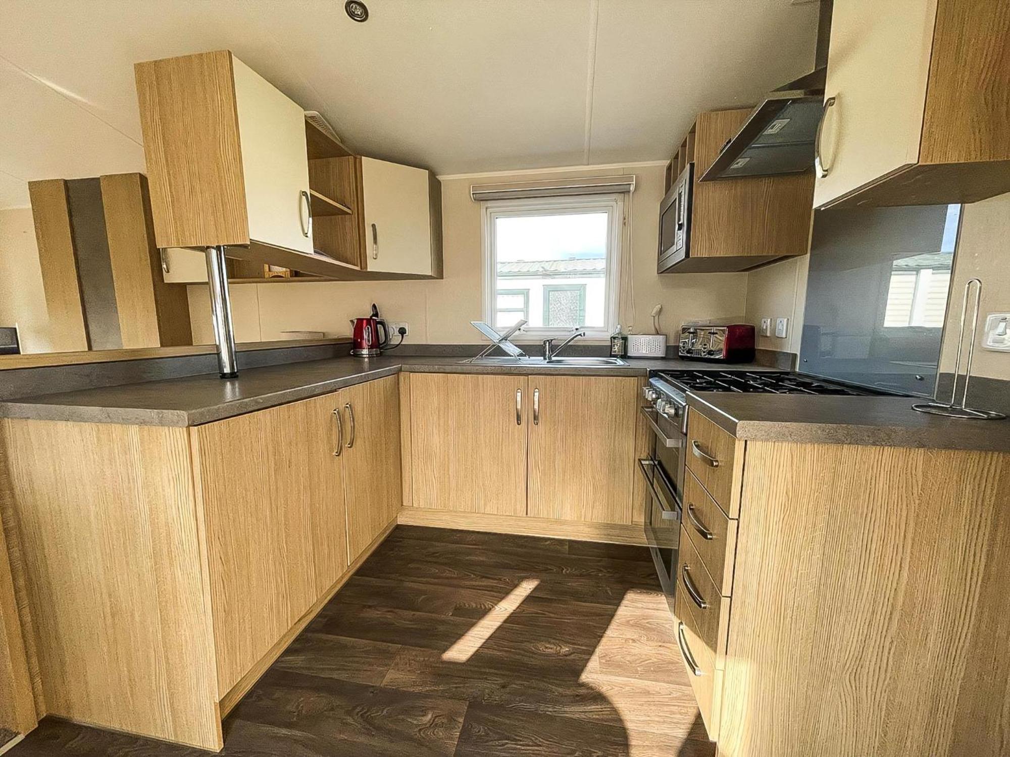 Caravan With Decking And Free Wifi At Seawick Holiday Park Ref 27214Sw Clacton-on-Sea Exterior foto